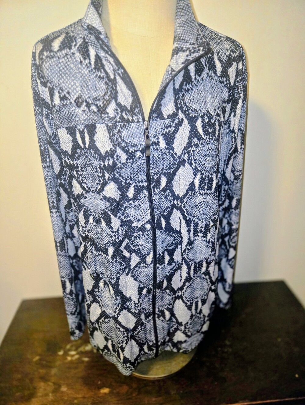 Chico's Snake Print Zip-Front Jacket in Black and Blue Like New Size 2